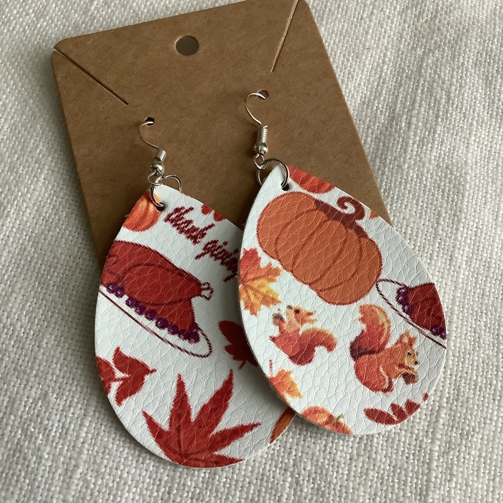 3/$15 🛍️ Fall faux leather teardrop earrings | squirrel leaves pumpkin Turkey